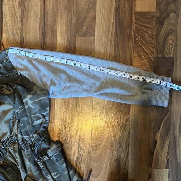 Charlotte Russe Women’s Camo Jacket, Size L - Picture 2 of 4